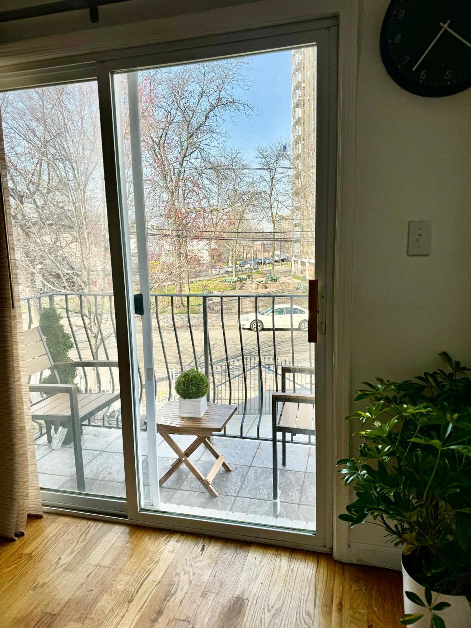 Stylish Evergreen Apartment By Newark Airport 외부 사진