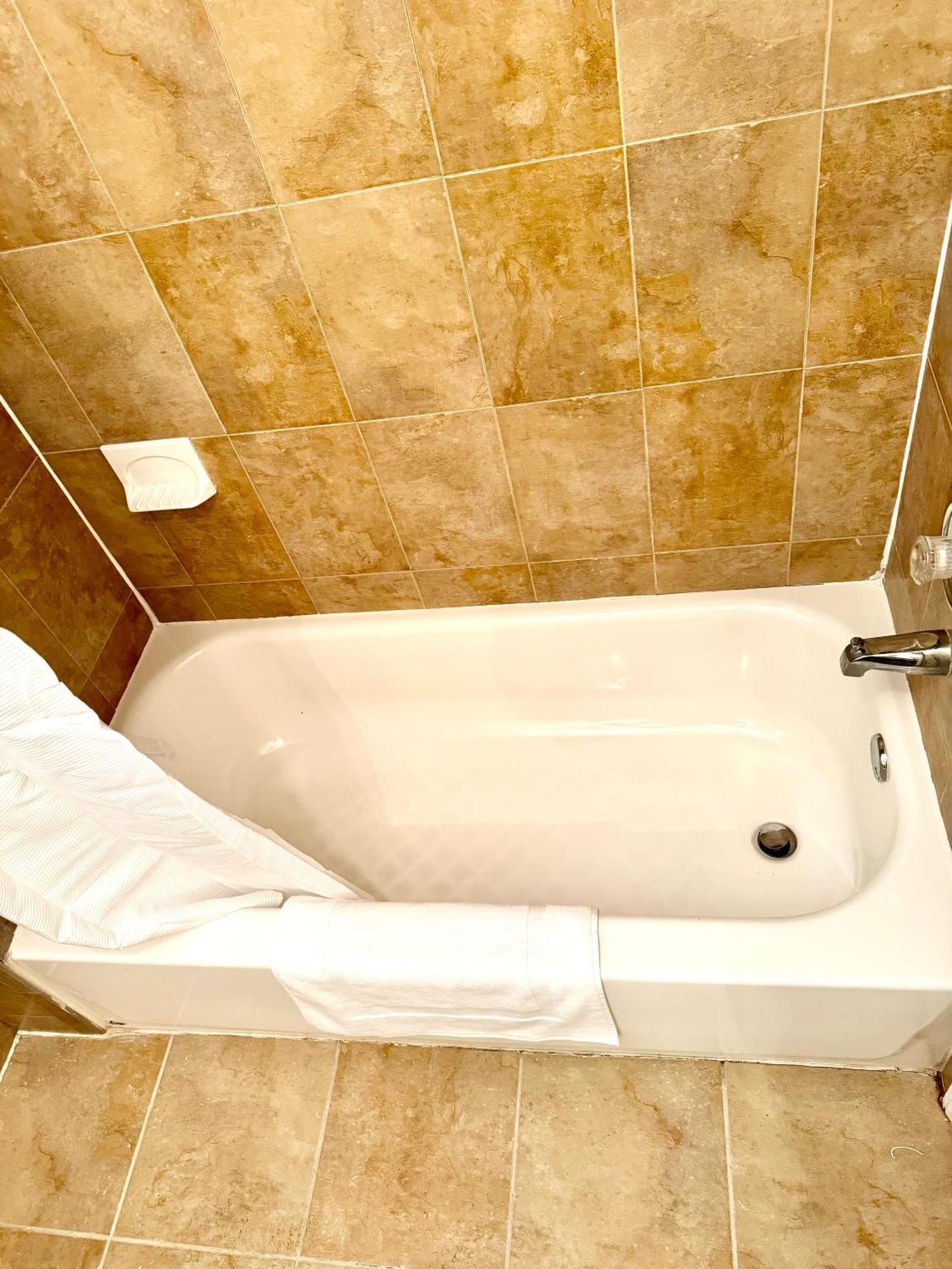 Stylish Evergreen Apartment By Newark Airport 외부 사진